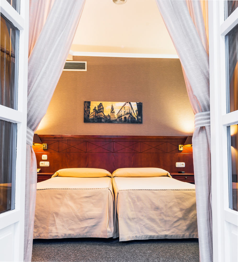 Hotel Herradura ซานติอาโก เด กอมโปสเตลา ภายนอก รูปภาพ