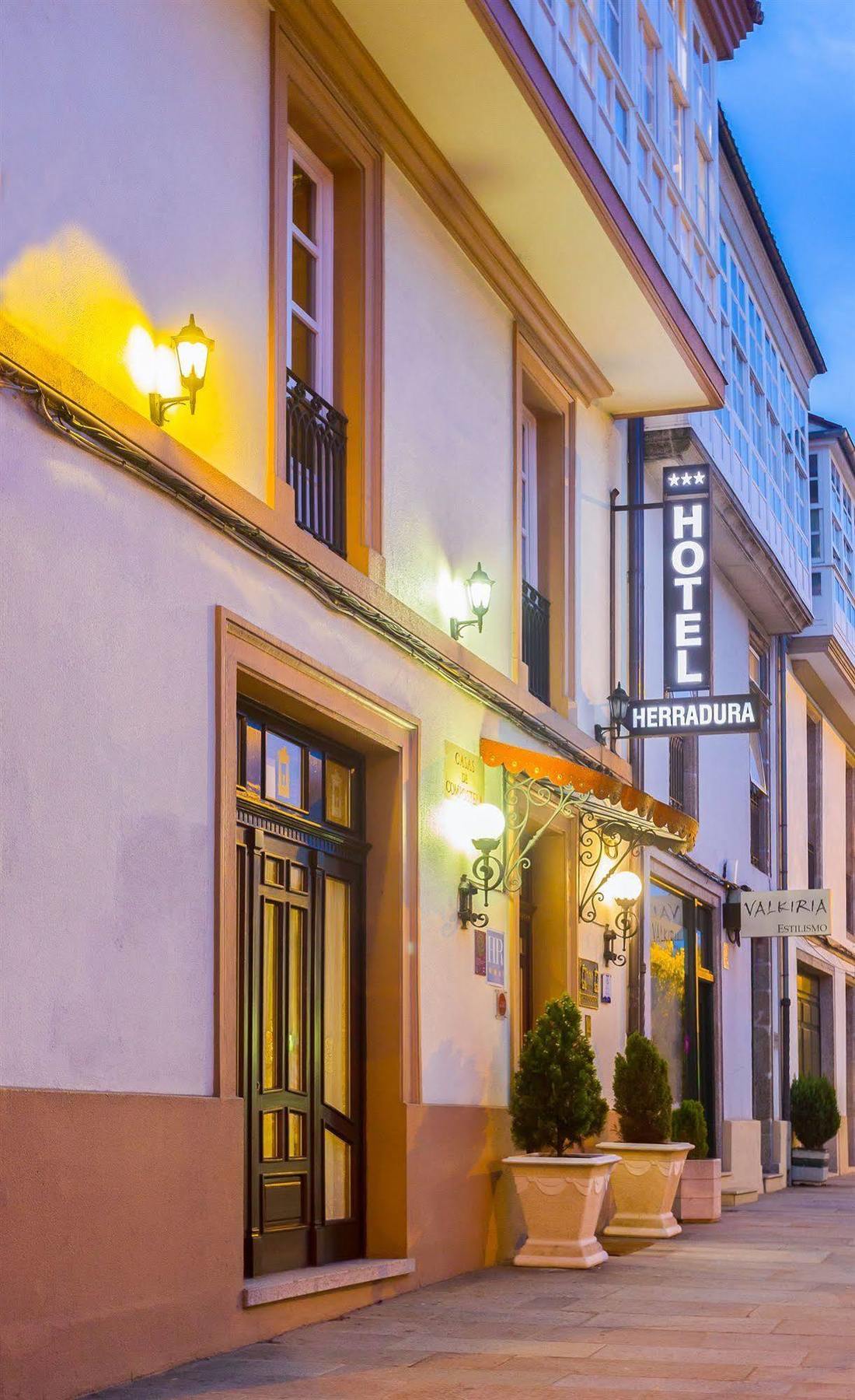 Hotel Herradura ซานติอาโก เด กอมโปสเตลา ภายนอก รูปภาพ