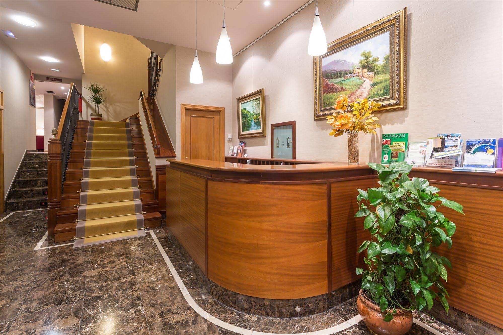 Hotel Herradura ซานติอาโก เด กอมโปสเตลา ภายนอก รูปภาพ